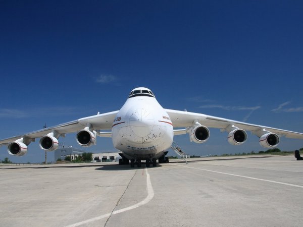 Самый большой в мире самолет самолет совершил перелет из Чехии в Австралию