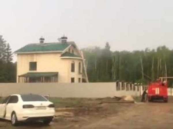 В Златоусте сгорел дом учительницы, обвиняемой в жестоком обращении с детьми