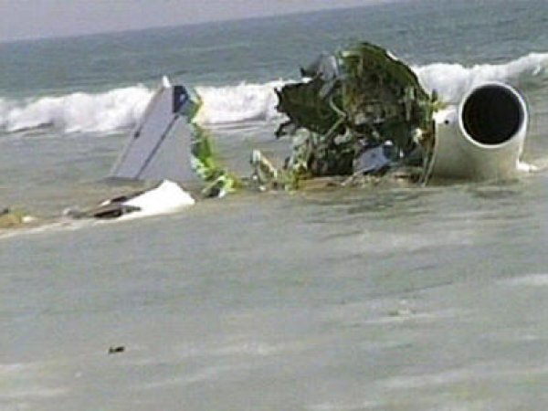 Самолет Париж - Каир, последние новости: египетские военные нашли обломки A320 и вещи пассажиров (ВИДЕО)