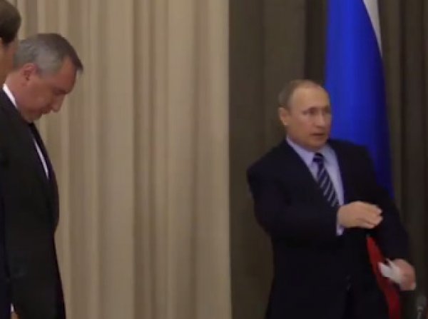 Путин упрекнул Рогозина за его галстук