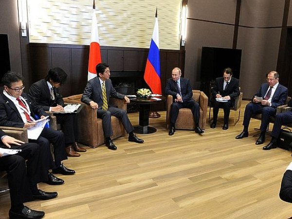 «Пришли к согласию»: СМИ выяснили, что предложил премьер-министр Японии Путину по Курилам
