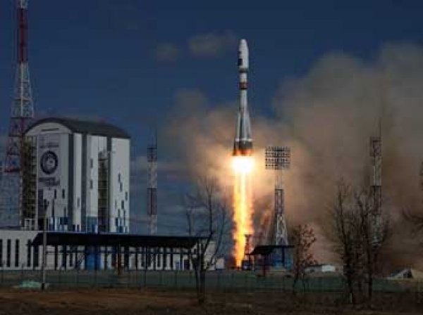 Россия потеряла связь с запущенным с Восточного спутником