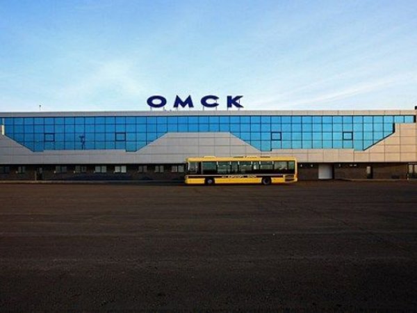 В аэропорту Омска похитили контейнер с драгоценностями на 1 млн рублей и €200 тысячами