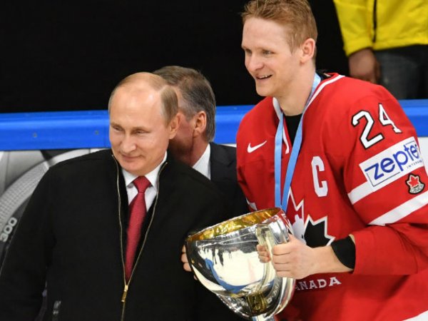 Путин вручил кубок команде Канады (ВИДЕО)