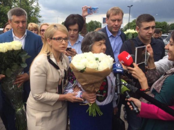 Надежда Савченко, последние новости 26.05.2016: Тимошенко рассказала об оскорбительной встрече с Савченко (ФОТО)