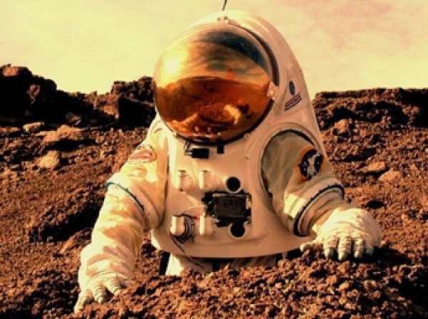 Уфологи заметили на Марсе тень человека (ФОТО)
