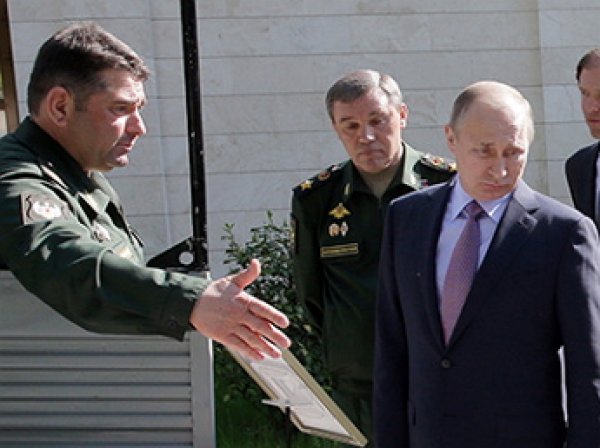Генерал рассмешил Путина, оторвав ручку у внедорожника "УАЗ-Патриот"