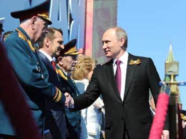 Кремль объяснил отказ Путина поздравить Порошенко с Днем Победы