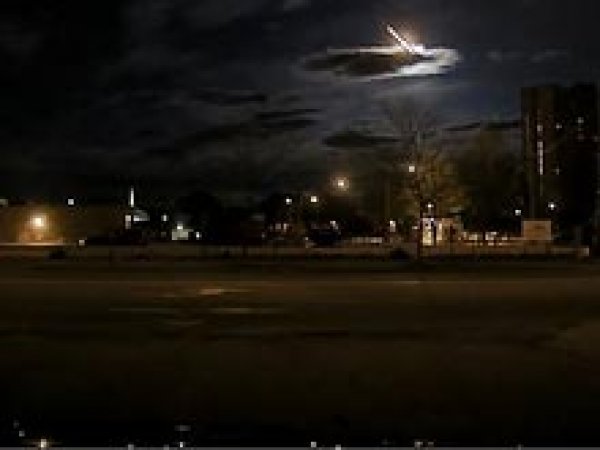 Очевидцы в США на видеорегистратор сняли падение метеорита