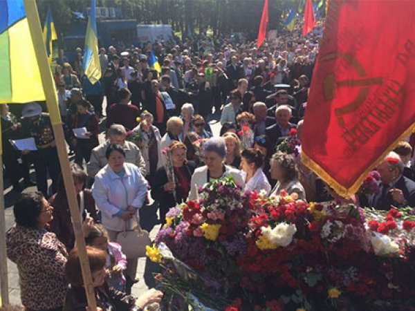 В Харькове у Мемориала Славы произошла драка из-за георгиевской ленточки