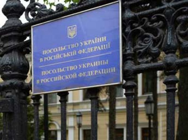 В Москве закидали яйцами посольство Украины