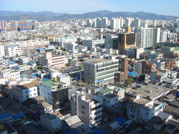 В Южной Корее самоубийца погубил мужчину, упав на него с двадцатого этажа
