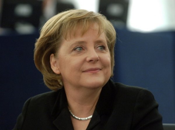 Меркель аплодировала главе бундестага за критику Эрдогана