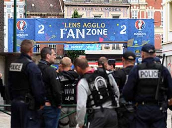 На Евро-2016 в Париже немецкие футбольные фанаты напали на журналистов из Бразилии