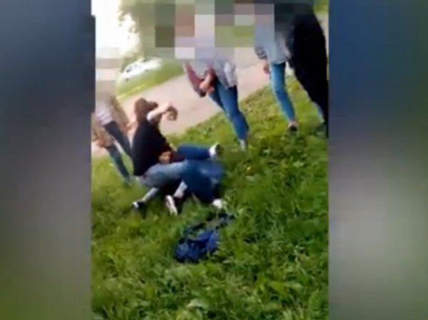 Одноклассники жестоко избили школьницу в Королеве: СКР возбудил уголовное дело (ВИДЕО)