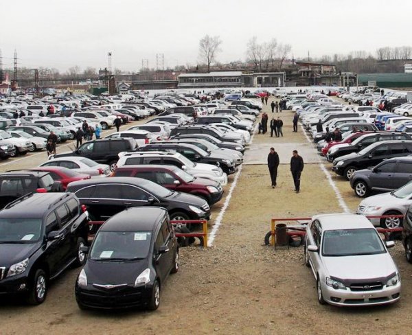 СМИ: в России планируют запретить продажу подержанных машин с рук