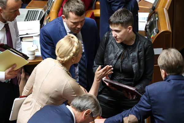 В Сети появился "комикс", как Тимошенко «наехала» на Савченко (ФОТО, ВИДЕО)
