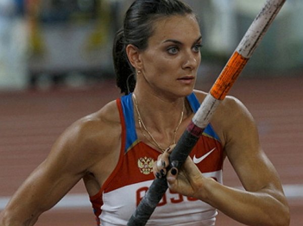 Исинбаева с мировым рекордом выиграла ЧР по прыжкам с шестом