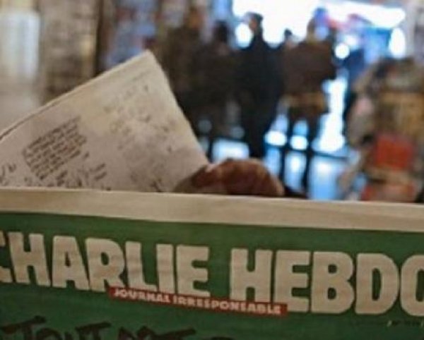 Charlie Hebdo высмеяли российских болельщиков карикатурой