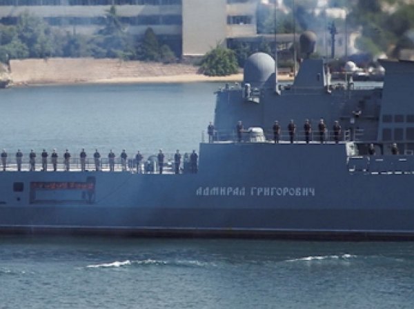 Новейший фрегат «Адмирал Григорович» получил пробоину при швартовке в Севастополе (ВИДЕО)