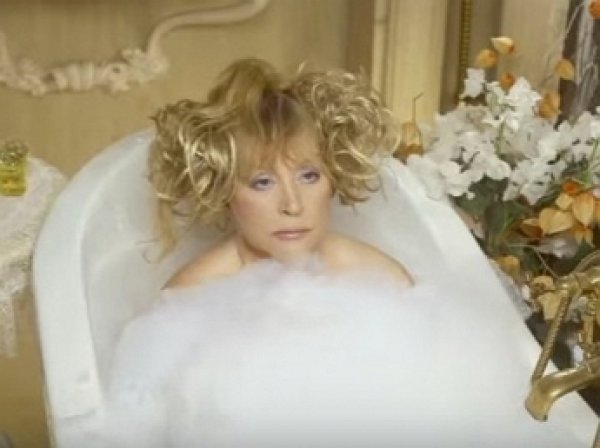 Алла Пугачева снялась голой в ванной ради Галкина
