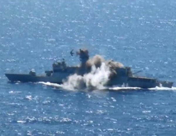Турецкая подлодка потопила фрегат: момент атаки попал на ВИДЕО