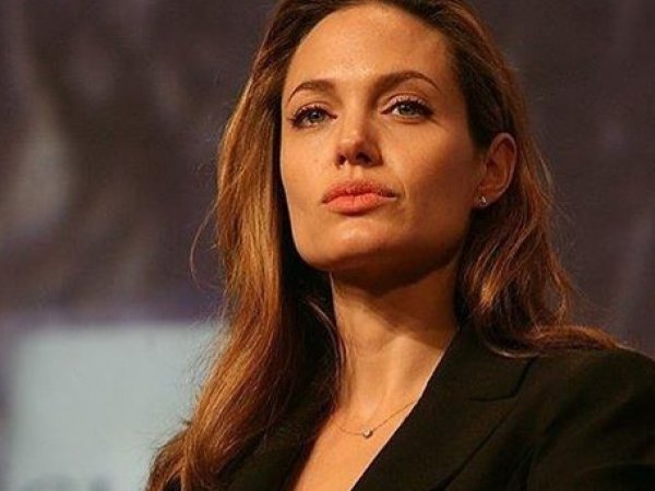 Анджелина Джоли рассказала о своих кошмарных родах в Намибии и порадовала фанатов "голым" ФОТО в Instagram