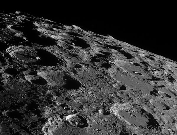 Бывший сотрудник NASA опубликовал ФОТО базы инопланетян на Луне (ФОТО) (ВИДЕО)