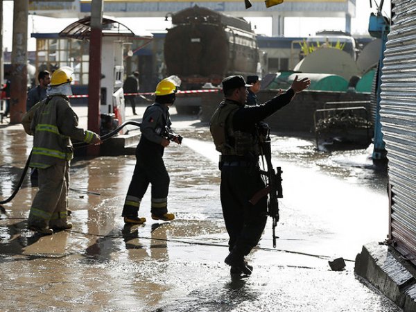 Теракт в Кабуле: взрыв микроавтобуса унес жизни 14 человек