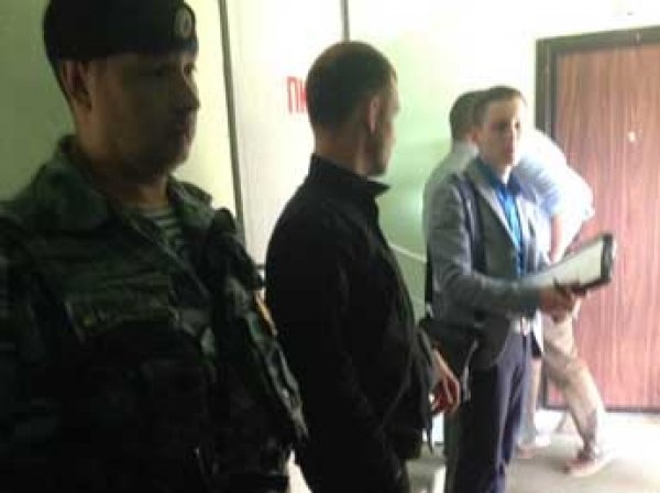Следователи снова проводят обыск в квартире Алексея Навального