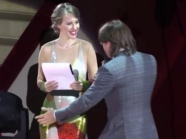 Собчак беременна 2016 "понарошку": Ксению заподозрили в ношении накладного живота (ФОТО, ВИДЕО)