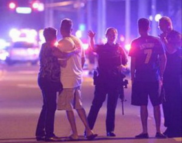 Стрельба в ночном гей-клубе Орландо: 50 погибших (ФОТО, ВИДЕО)