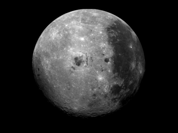 Уфологи разглядели базу инопланетян на обратной стороне Луны (ВИДЕО)