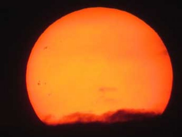 Астрономы бьют тревогу: с поверхности Солнца исчезают пятна