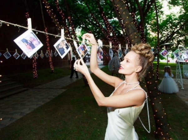 Певица Глюкоза сыграла шуточную свадьбу с мужем в честь 10-летней годовщины (ФОТО)