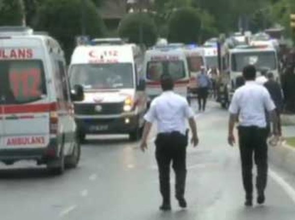 В Стамбуле полиция слезоточивым газом разогнала фанатов Radiohead (ВИДЕО)