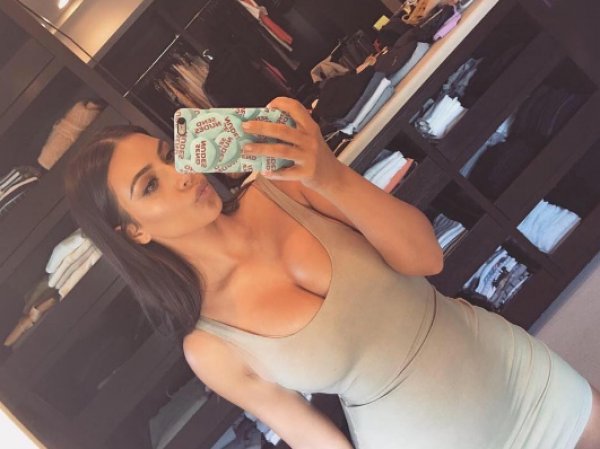 Ким Кардашьян в "Инстаграм" соврала фанатам, что резко похудела: новое фото подтверждает обратное (ФОТО)