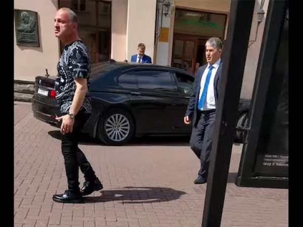 Экс-чиновник мэрии Москвы Эраст Матаев избил девушку на Арбате - СМИ (ВИДЕО)