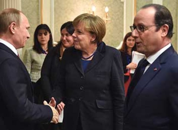 Путин призвал Меркель и Олланда повлиять на Порошенко