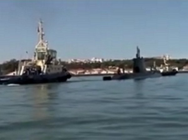 Французские рыбаки поймали в сети подлодку ВМС Португалии (ВИДЕО)