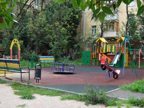В Москве 72-летний педофил увел девочку с детской площадки и час насиловал в квартире (ВИДЕО)