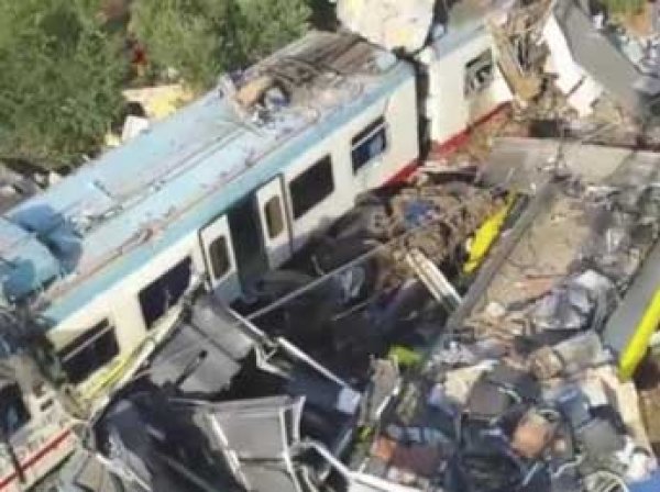 Число погибших при столкновении поездов в Италии достигло 27