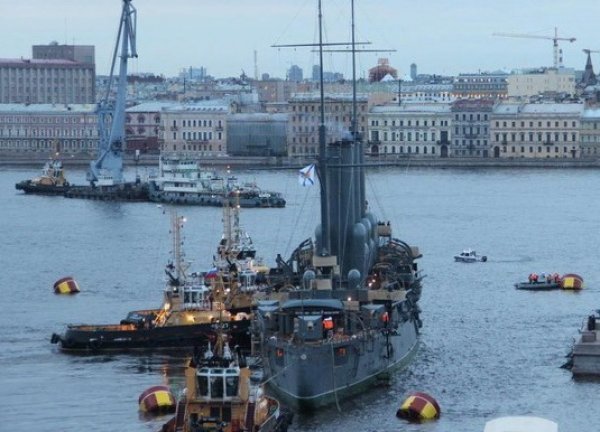 Крейсер «Аврора» 16 июля прибыл к месту вечной стоянки в Санкт-Петербурге (ФОТО, ВИДЕО)