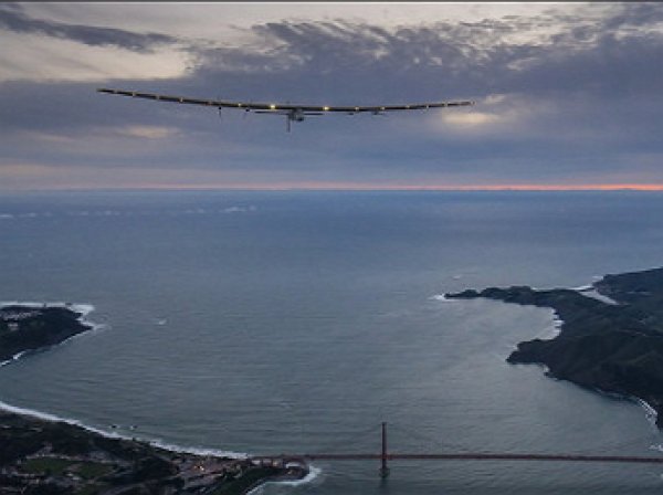 Самолет на солнечных батареях завершил кругосветный полет (ВИДЕО)