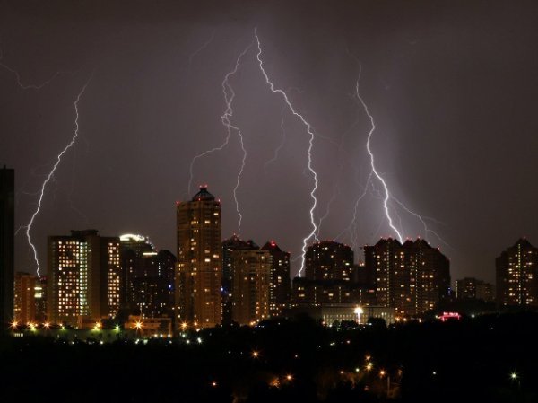 Во время грозы в Москве пострадали семь человек