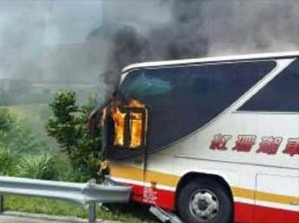 На Тайване в автобусе заживо сгорели 26 туристов