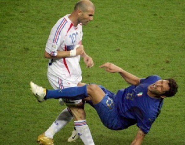 Через 10 лет Матерацци признался, что сказал Зидану в финале ЧМ-2006 (ВИДЕО)