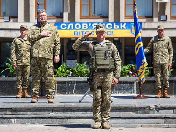 На Украине меняют знаки отличия военных: ромбы вместо звезд на погонах