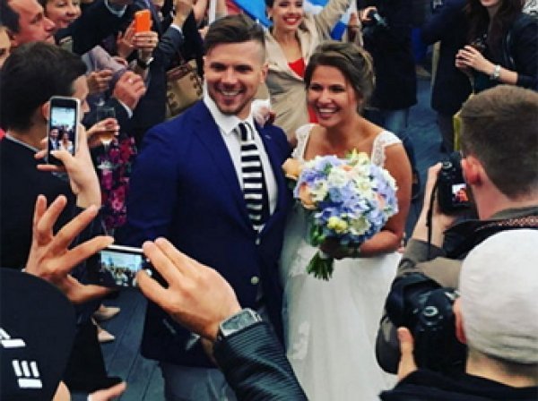 Звезда клипа о "лабутенах" вышла замуж