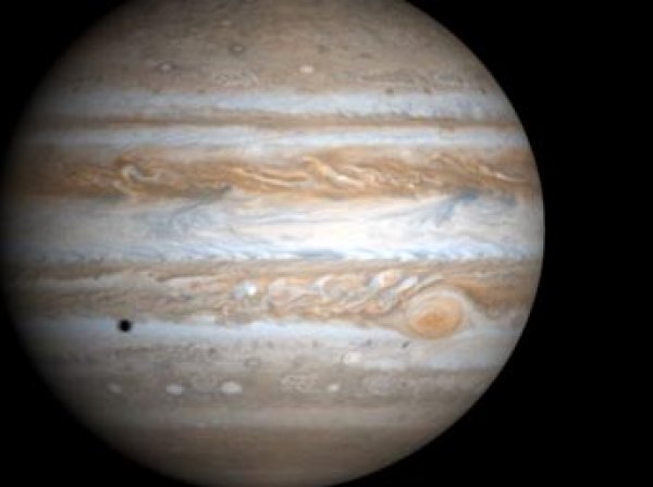 НАСА показало фото сильнейшего полярного сияния на Юпитере